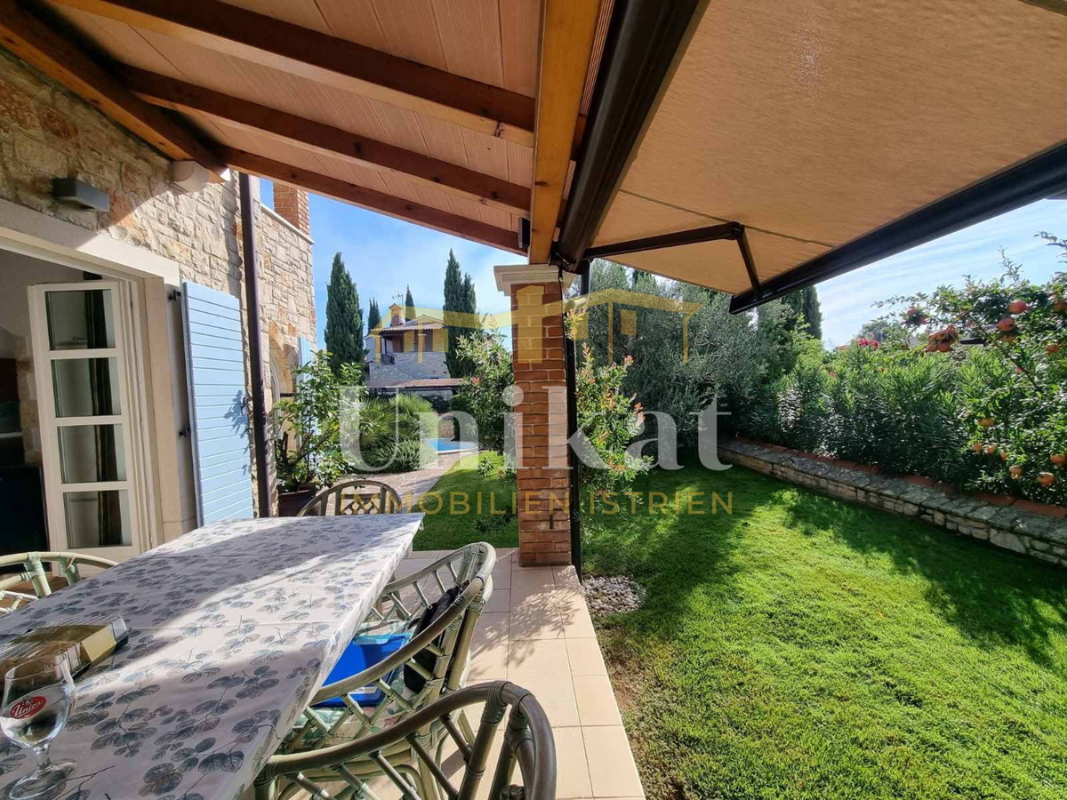 Dvojna hiša v istrskem slogu